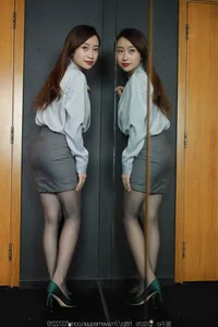 IESS Grey Skirt Shiny Silk Series Page 2: Sophisticated Office Style Aesthetics - image 6