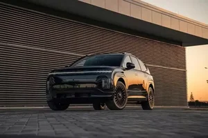 Hyundai Ioniq 9 Calligraphy Black Ink: The Pinnacle of Electric Luxury SUV Innovation and Design - image 6
