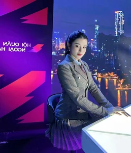 Radiant Sports MC and Beauty Queen: Capturing the Elegant Style of a Modern Icon - image 4